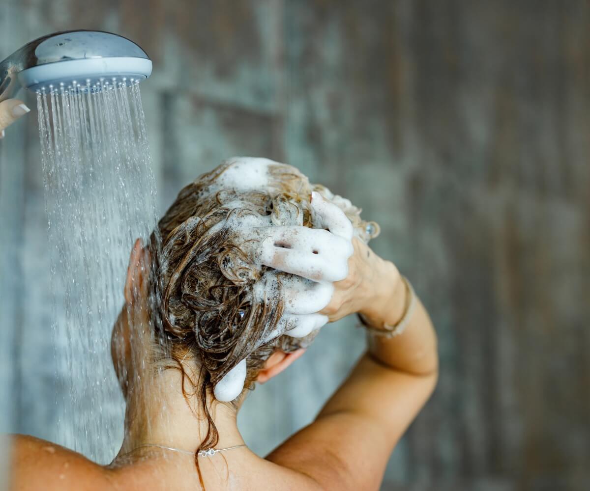 https://www.quality-plumbing.com/wp-content/uploads/2021/09/how-to-avoid-hair-clogs-4.jpg